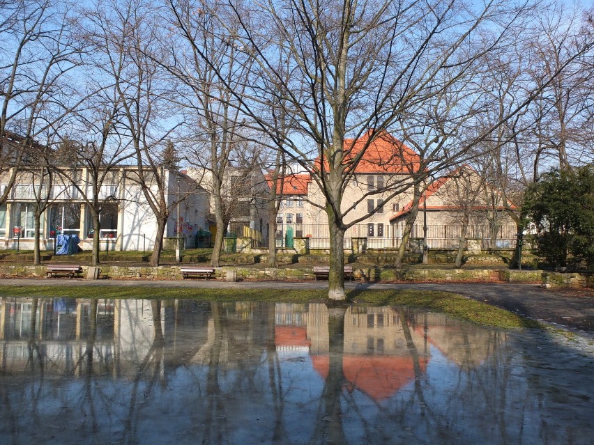 Plac Mickiewicza w Opolu zalany wodą