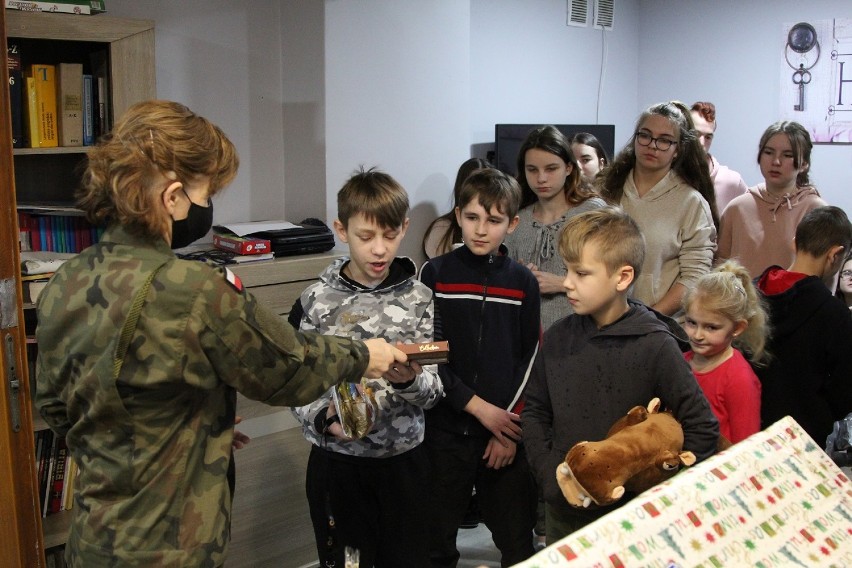 Dzieciaki ze Szprotawy dostały prezenty od Mikołajów w...