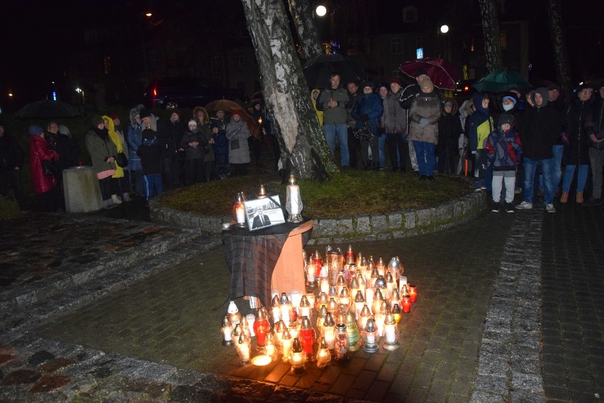 Miastczanie w ciszy pożegnali tragicznie zmarłego prezydenta Gdańska Pawła Adamowicza (FOTO, WIDEO)