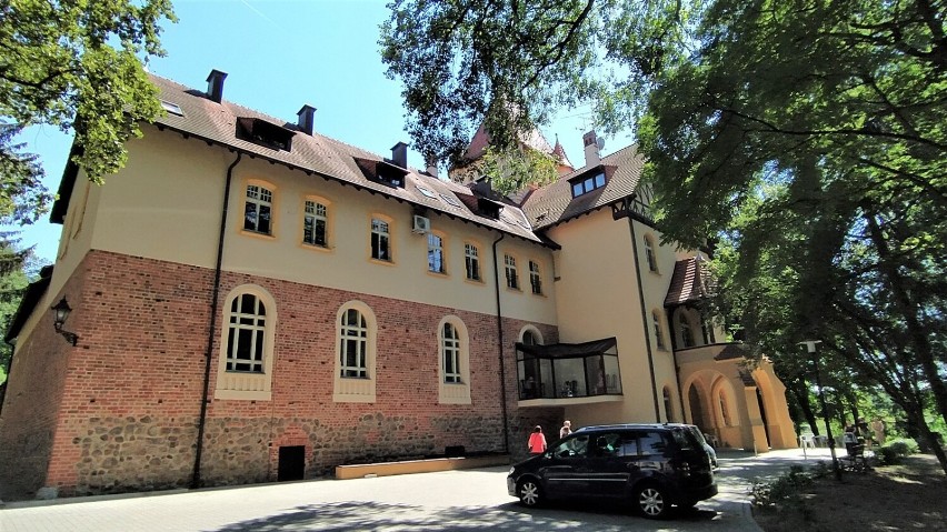 Jedną z atrakcji Osiecznej jest zamek.