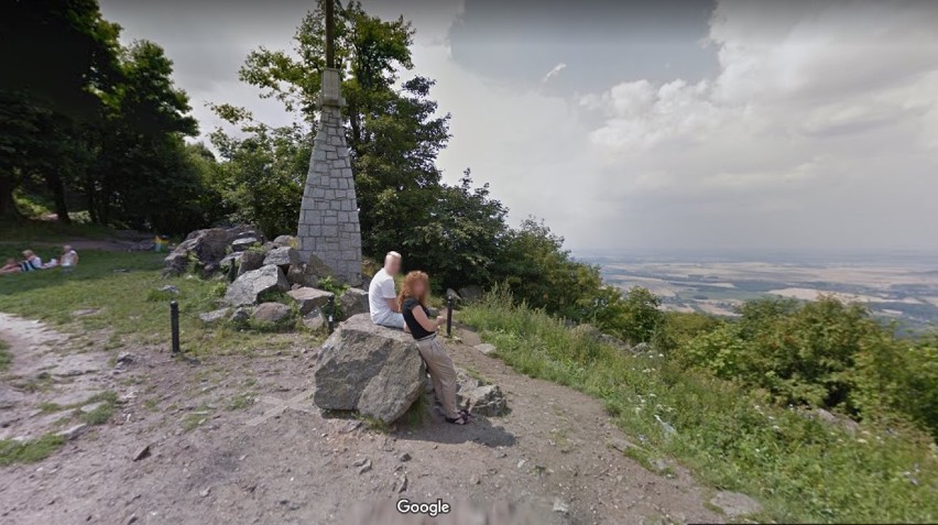 Tych turystów kamery Google Street View złapały na szczycie Ślęży. Zobacz!