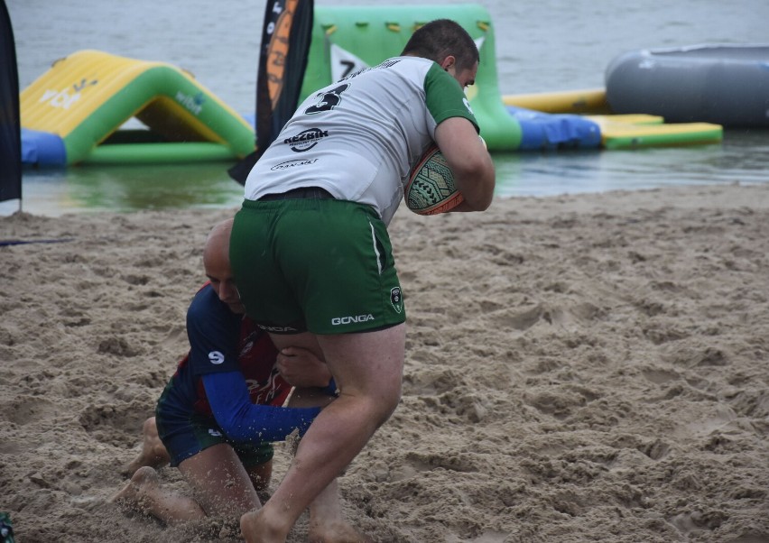 Deszczowe beach rugby na śremskiej Plaży Miejskiej! To siódma edycja turnieju [zdjęcia]
