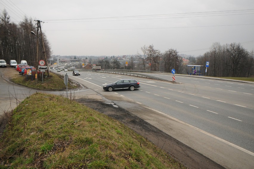 Gaj, skrzyżowanie zakopianki z ul. Zadziele i Widokową.