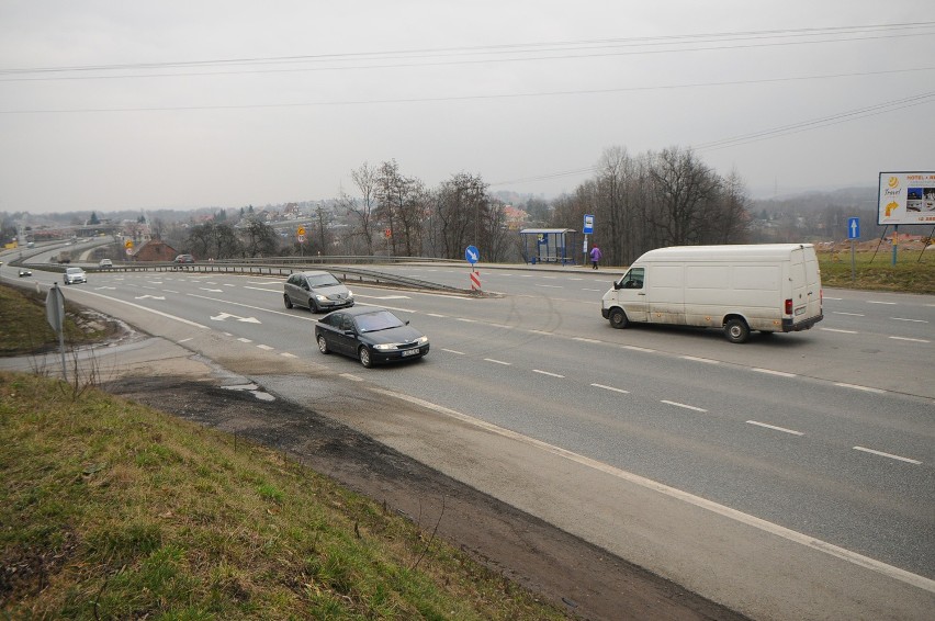 Gaj, skrzyżowanie zakopianki z ul. Zadziele i Widokową.