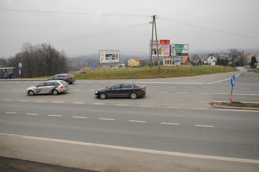 Gaj, skrzyżowanie zakopianki z ul. Zadziele i Widokową.