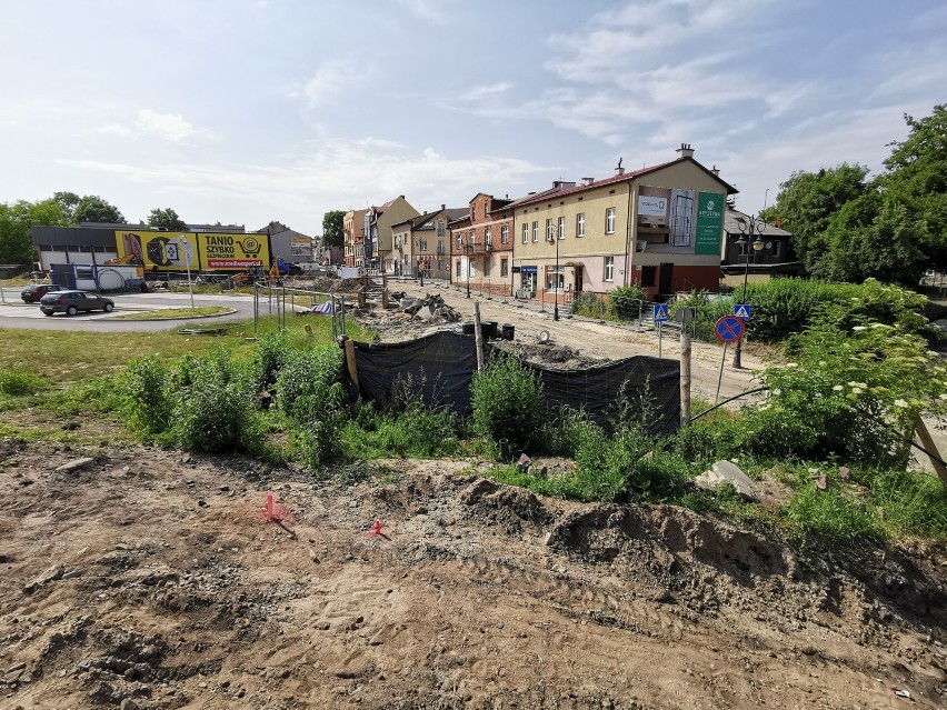 Chrzanów. Trwa budowa ronda na DK 79, czyli ul. Krakowskiej. Ruch zostanie tam całkowicie zamknięty [ZDJĘCIA]