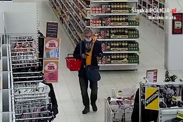 Mężczyzna płacił nie swoją kartą w bielskim supermarkecie. Policja publikuje jego wizerunek. Rozpoznajesz go?