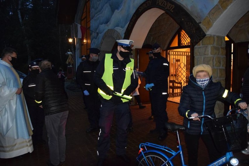 „Świeć przykładem” policjanci z KPP w Pucku apelują, by nosić odblaski