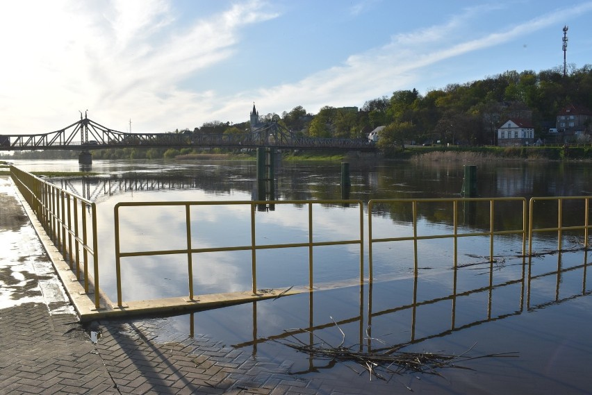 Odra znów jest wyższa w Krośnie Odrzańskim. Port ponownie...