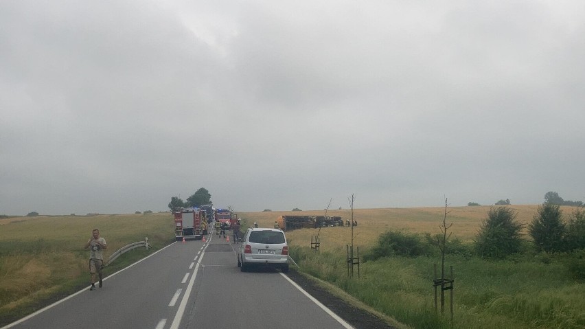 W miejscowości Morzykobyła w gminie Mokrsko cysterna wypadła z drogi  ZDJĘCIA