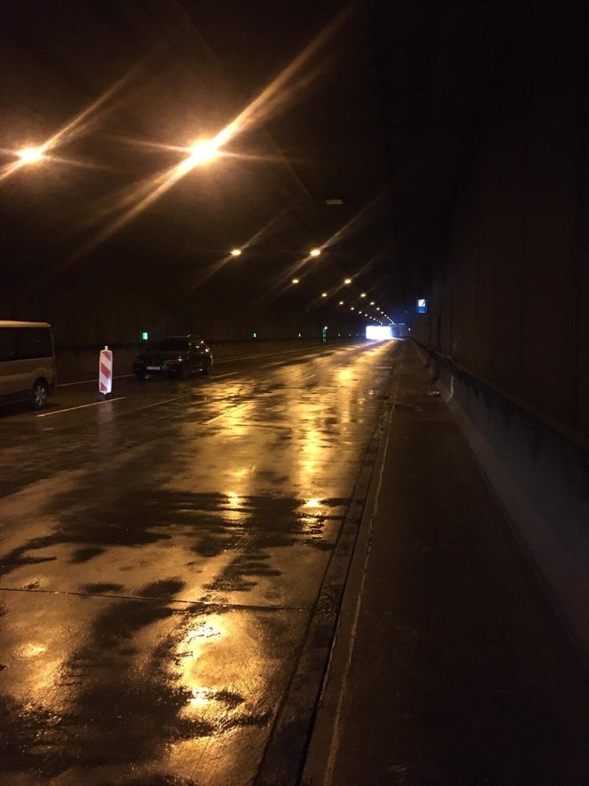 Korek GIGANT w centrum Katowic - tunel był ZAMKNIĘTY! Samochód ciężarowy uderzył w jego ścianę. AKTUALIZACJA