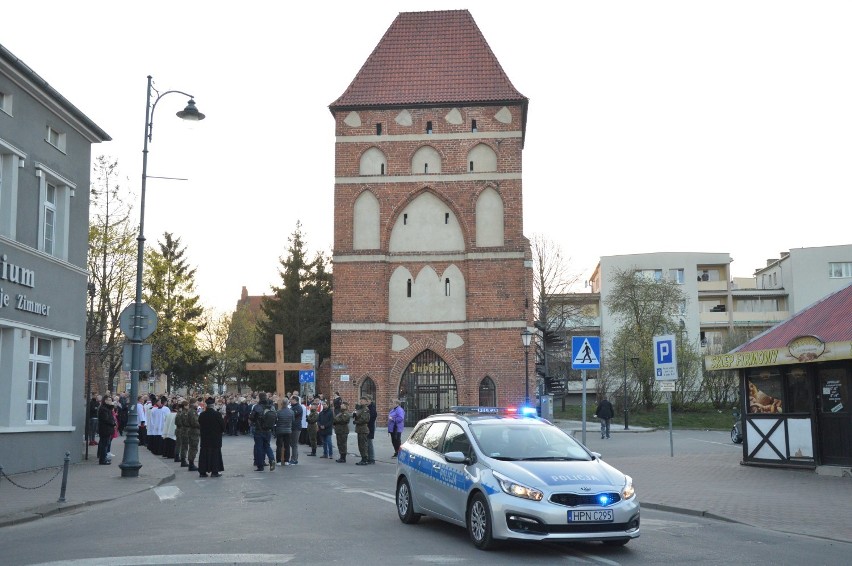Malbork. Tak wyglądała w 2019 r. miejska droga krzyżowa między kościołami na Starym Mieście i Słowackiego [ZDJĘCIA]