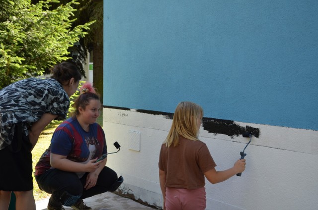 W Hajnówce powstaje mural, który tworzą mieszkańcy. Na ścianie budynku przychodni przy ul. Piłsudskiego 10 niebawem pojawią się puszczańskie zwierzęta