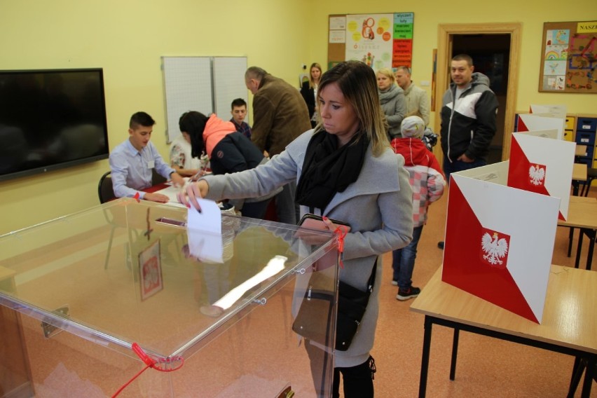 Trwa wyborcza dogrywka w powiecie tczewskim. Frekwencja w Tczewie - 32,53 proc. [ZDJĘCIA, AKTUALIZACJA]