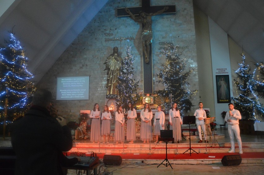 Zespół Adoremus Dominum zaśpiewał w parafii pw. Najświętszej...