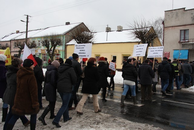 Grodziec. Blokada drogi w obronie szkół w Lipicach i Biskupicach