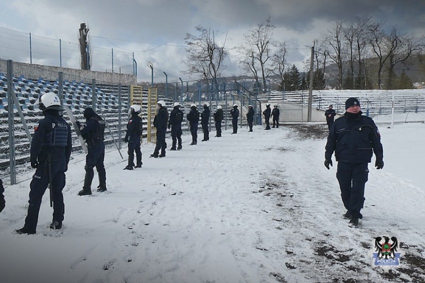 Policjanci z Wałbrzycha i  Świdnicy ćwiczyli na okoliczność...