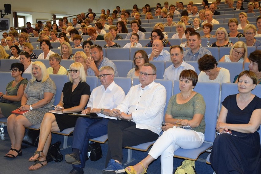 W Skierniewicach odbyło się spotkanie dyrektorów szkół i...