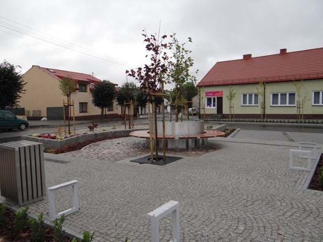 Rynek w Burzeninie dawniej i dziś