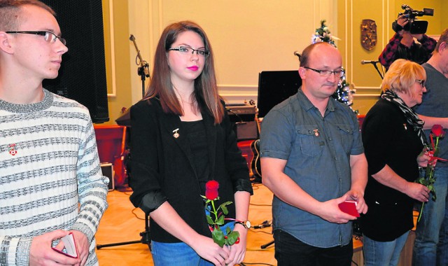 Wśród osób, które oddały 5 6 litrów krwi jest  22 -letnia Monika Bełz( druga z lewej).