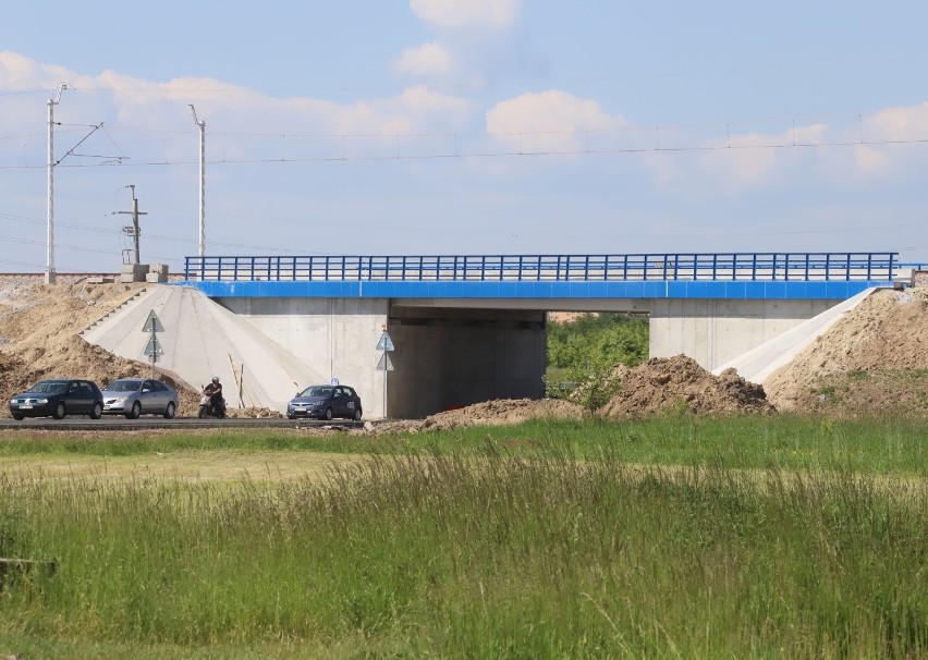 Budowa wiaduktu kolejowego na ulicy Energetyków w Radomiu. Można już jeździć przez tory (ZDJĘCIA)