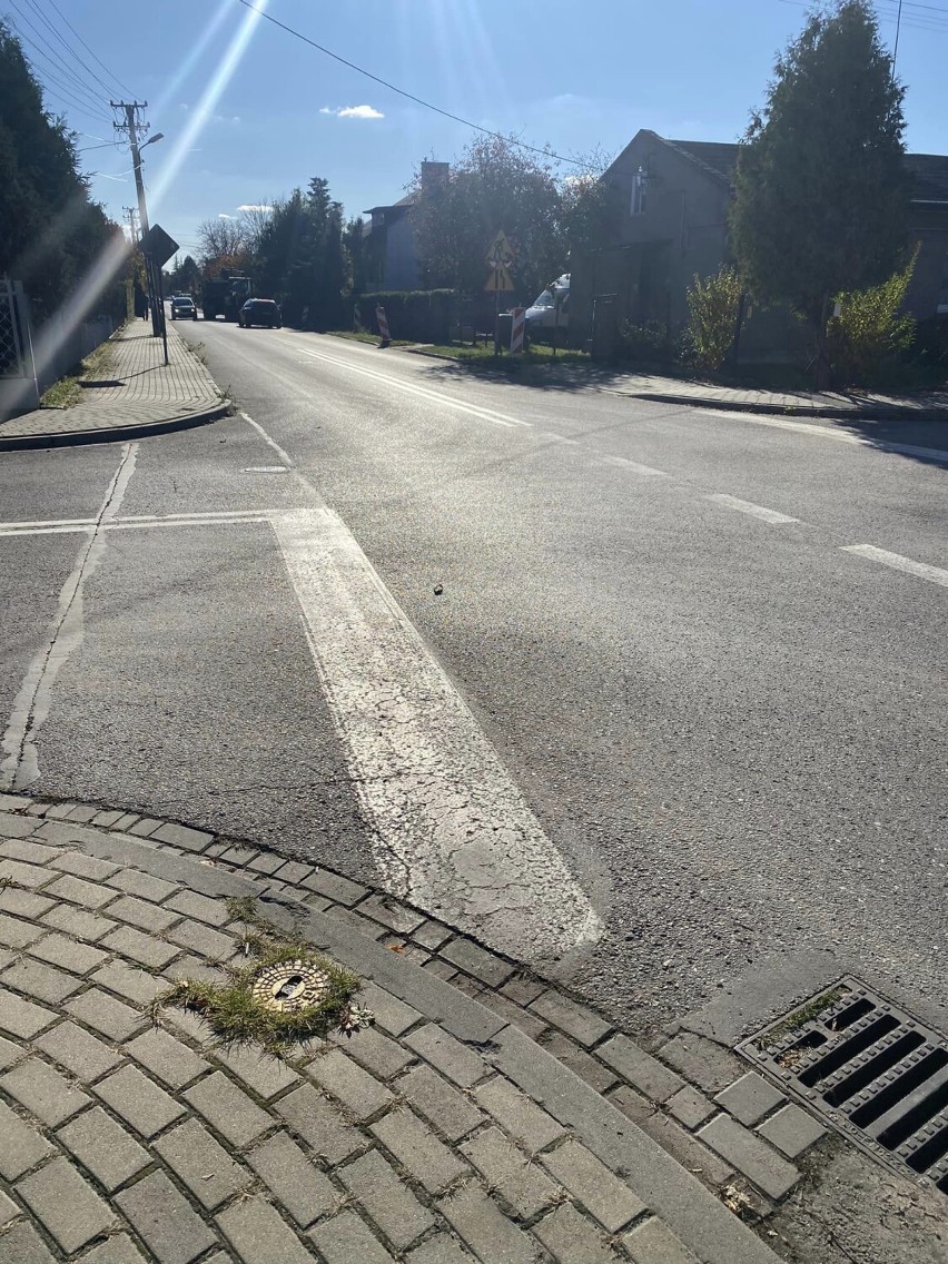 "Blisko dwa miliony złotych w błoto!" Radny Radomska Łukasz Więcek komentuje remonty dróg na Kowalowcu
