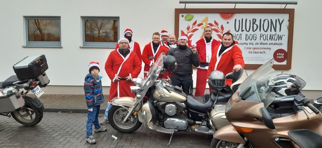 Motocykliści z Krosna Odrzańskiego znów włączyli się w akcje Moto Mikołaje i wręczali prezenty maluchom z powiatu krośnieńskiego i słubickiego.