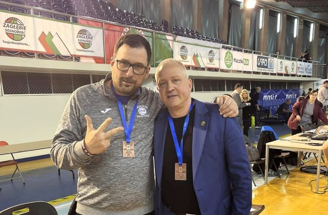 Wiceprezes AZS-u AJP Gorzów Michał Kugler (po lewej) z trenerem Dariuszem Maciejewskim.