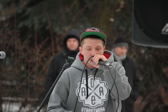 TheGrubyMC &#8211; dobrze zapowiadający się raper z Radomska, który rozpoczynał swoja przygodę z muzyka już w szkole podstawowej. 

Na swoim koncie ma kilka EPek, najbardziej znane to: "Zapisany w detalach" oraz "Do jutra". Zapraszając go do współpracy, jego talent doceniły osobistości polskiego rapu: Tymin, Szur, Babek, BereU. 

Można go także usłyszeć na bitach m.in. Typowego Mara i Shussa.