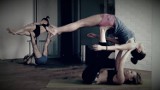 Acroyoga Warszawa. Nowatorskie ćwiczenia na Natolinie