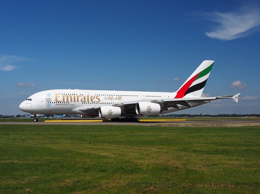 Rekrutacja do Emirates. Linia lotnicza z Dubaju szuka stewardów i stewardess. Płaci 10 tys. zł na start