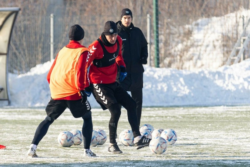 Garbarnia Kraków wznowiła treningi przed rundą wiosenną 2024 w III lidze. Dwóch napastników jest na testach