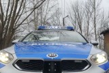 Policjanci z Osjakowa eskortowali rannego mężczyznę do szpitala 