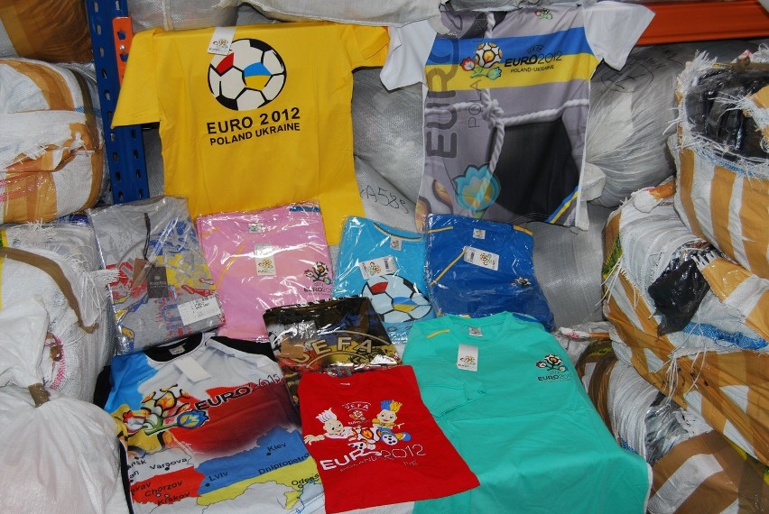 Tomaszów Lubelski: Przemycali podrobione koszulki z logo EURO 2012