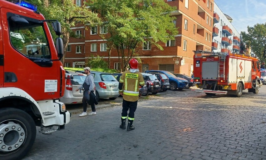 Groźnie wyglądający pożar na ul. Bolesławieckiej we Wrocławiu. Zobacz zdjęcia!