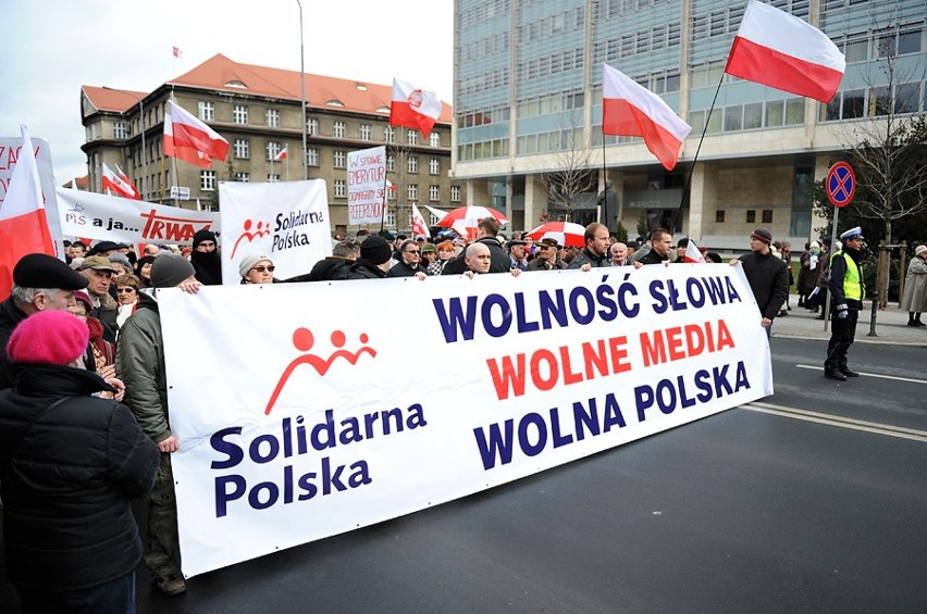 Poznań - Marsz w obronie Telewizji Trwam [ZDJĘCIA, WIDEO]