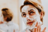 Trzy błędy najczęściej popełniane w pielęgnacji twarzy. Na pewno masz na sumieniu chociaż jeden z nich! Jak należy myć prawidłowo twarz?
