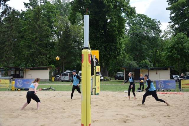 Zbąszyń. Festiwalu Siatkówki Plażowej "Obłędna Plaża" - rozgrywki. Niedziela - 29.05.2022