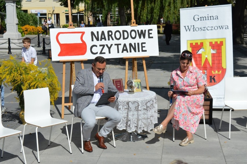 Narodowe Czytanie 2022 na Rynku we Włoszczowie. Znani czytali "Ballady i romanse" Adama Mickiewicza. Zobaczcie zdjęcia