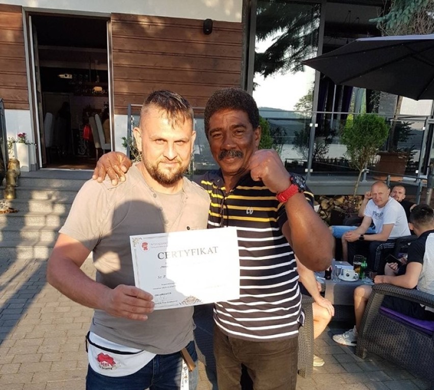 Marcin Machul trener "Za Bramą" Kraśnik z certyfikatem doskonalenia techniki bokserskiej na Kubie