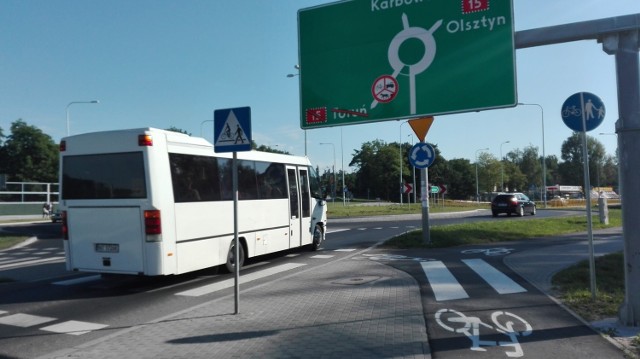 W godzinach szczytu ruch na tzw. rondzie ostródzkim często jest zablokowany. Sytuacja ma się poprawić po otwarciu obwodnicy.