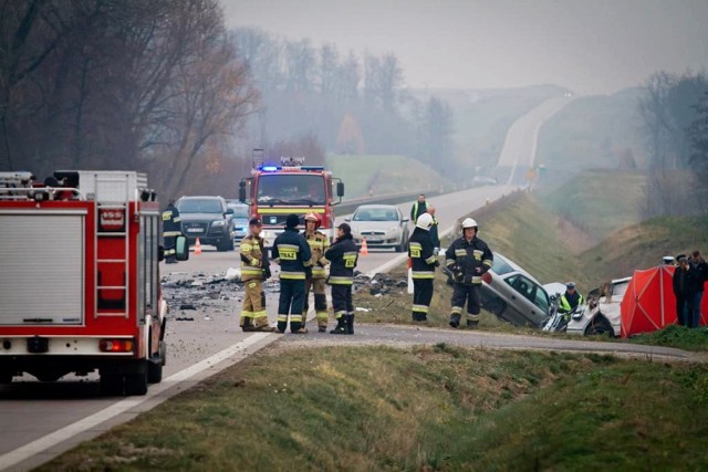 W listopadzie 2019 roku na prostym odcinku drogi pomiędzy Świdnicą a Bagieńcem doszło do zderzenia trzech aut osobowych i ciężarówki. Wypadek był tragiczny w skutkach. Jedna osoba zginęła. To 25-letni mieszkaniec Wałbrzycha.
