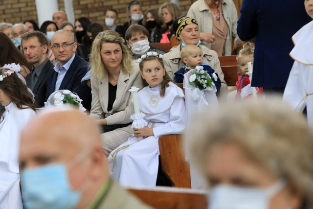 Tak dziś (29.05) wyglądała komunia święta w parafii Matki Bożej Królowej Polski na Rubinkowie w Toruniu.