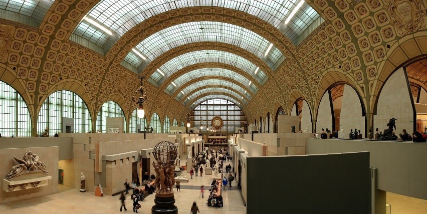 To popularne muzeum w Paryżu, podobnie jak Luwr, przyciąga...