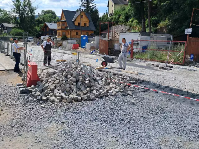 Przebudowa głównej ulicy w kurorcie pod Szrenicą  rozpoczęła się w ubiegłym roku