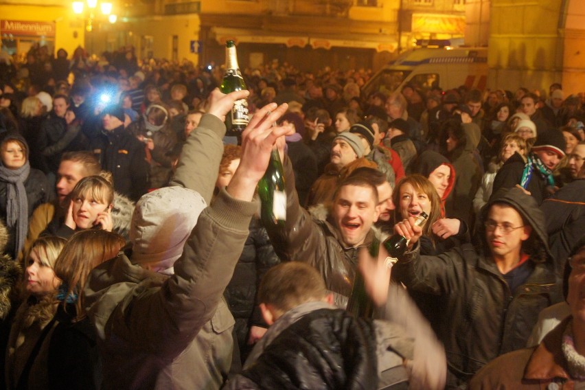 Kalisz - Powitanie 2011 roku na rynku. Film i zdjęcia