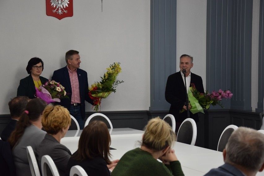 Pożegnanie burmistrza Rafała Kądzieli i jego zastępców z urzędnikami w Opocznie [foto]