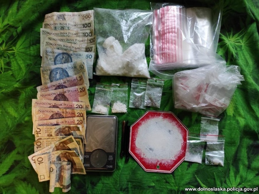 Policjanci zatrzymali podejrzanego o handel narkotykami 