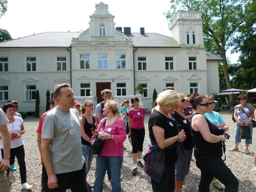 Odjazdowy bibliotekarz szlakiem dworków powiatów zduńskowolskiego i łaskiego [zdjęcia]