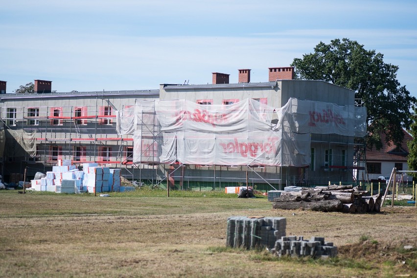 Trwa duży remont w Wilkowicach, zdążą do września?